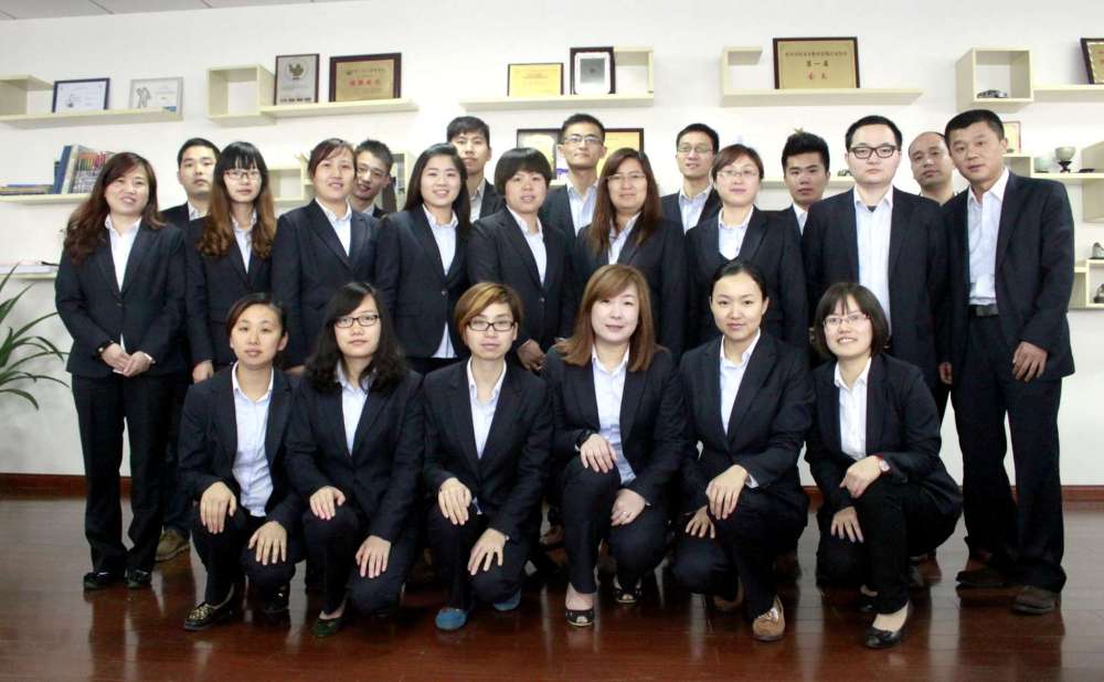 北京房天下企業員工身著工作服合影